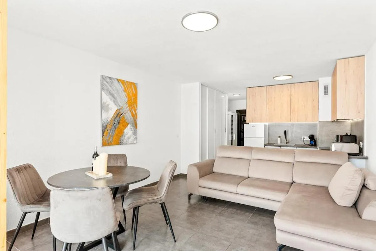 Cozy, Modern Studio Dream Blue Callao Salvaje