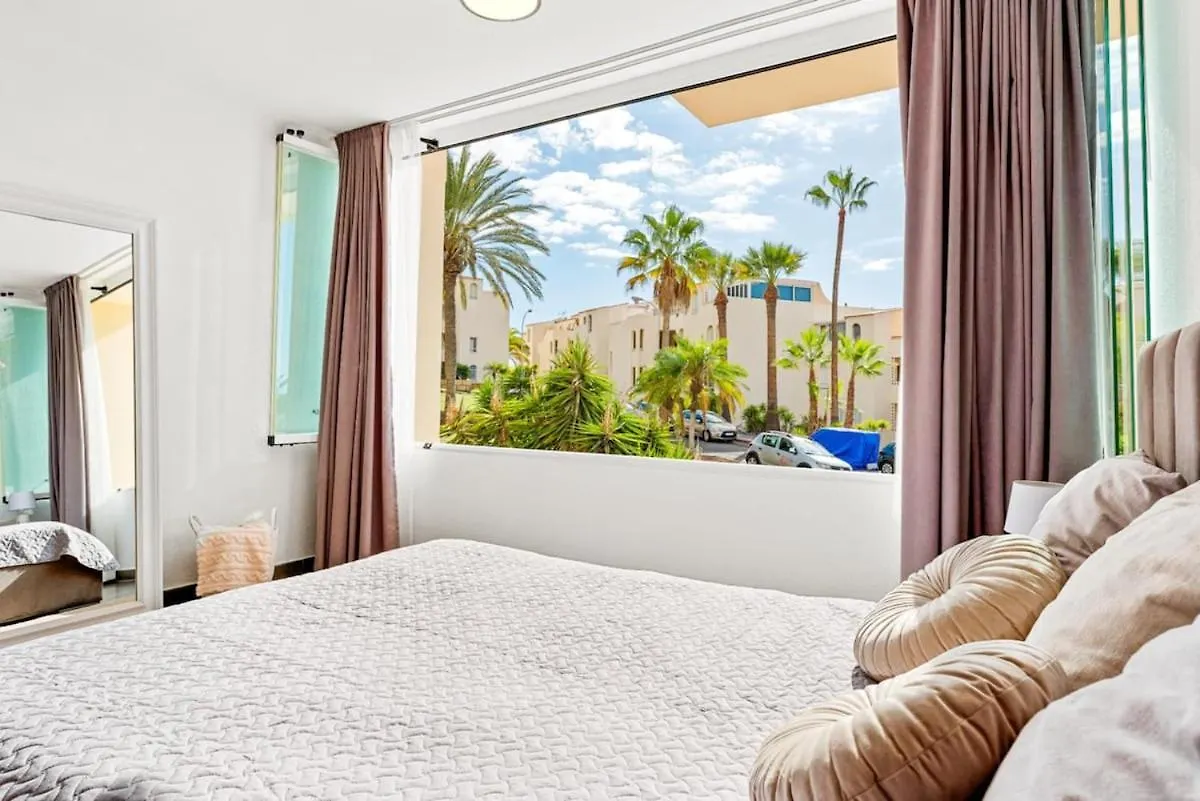 Cozy, Modern Studio Dream Blue Callao Salvaje